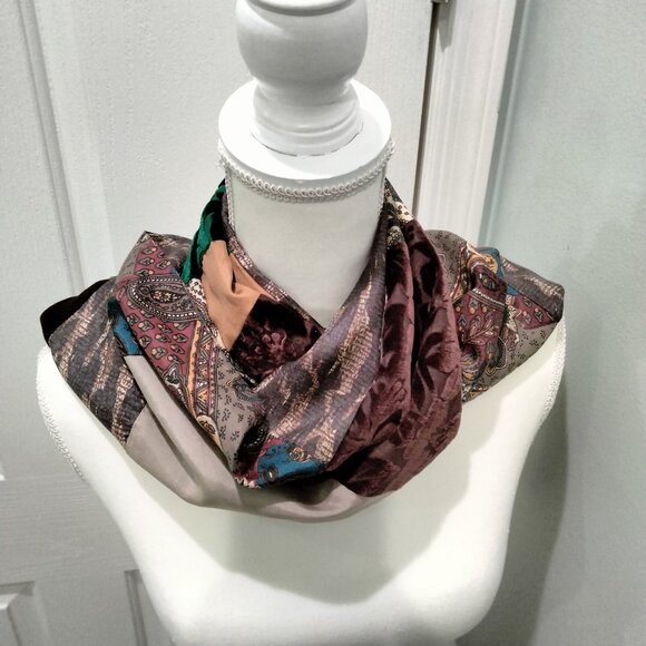 Scarf, Italian Burnout Velvet and Silk Patchwork, Fringed, Reversible, NWOT - Picture 10 of 14